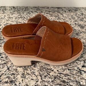 Frye Tan Leather Mules with Cream Sole size 7,5m new without tags
